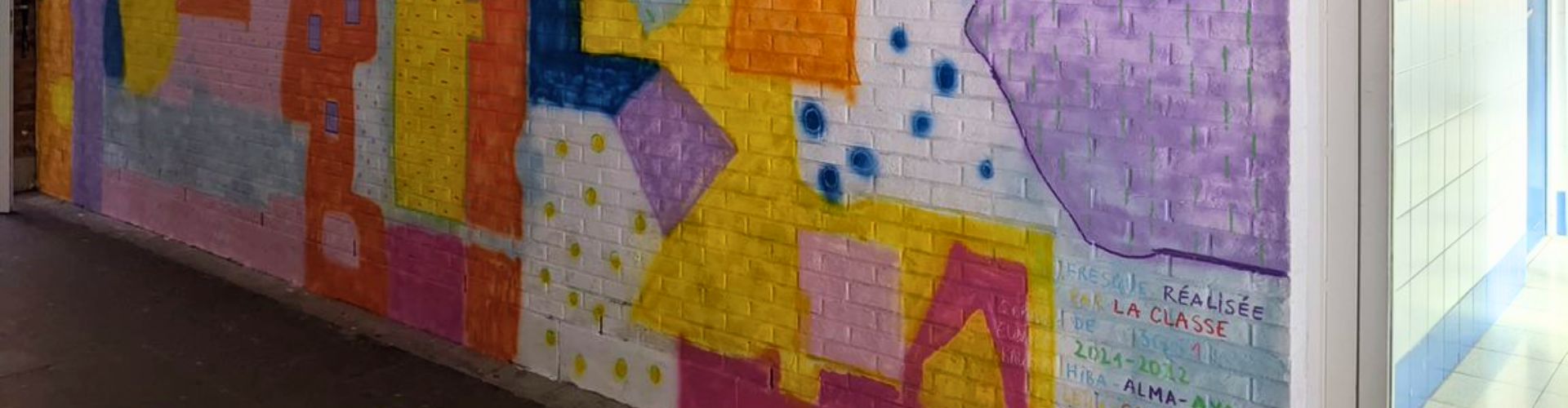 Fresque réalisée par une classe de l'Institut Maris Stella